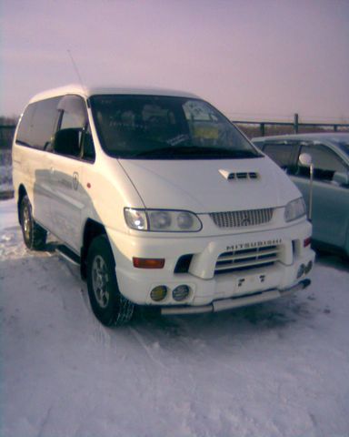 2000 Mitsubishi Delica