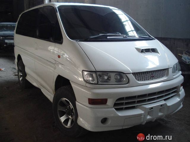 2000 Mitsubishi Delica