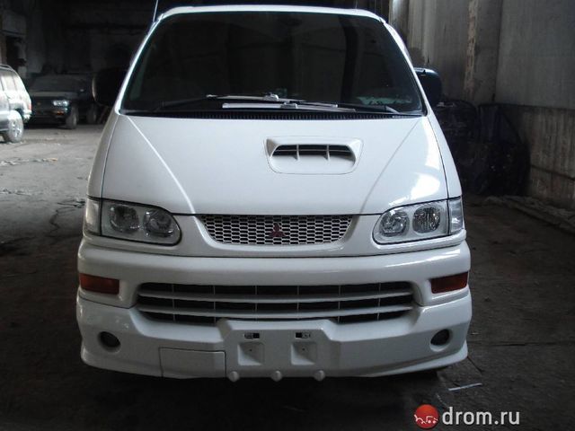 2000 Mitsubishi Delica