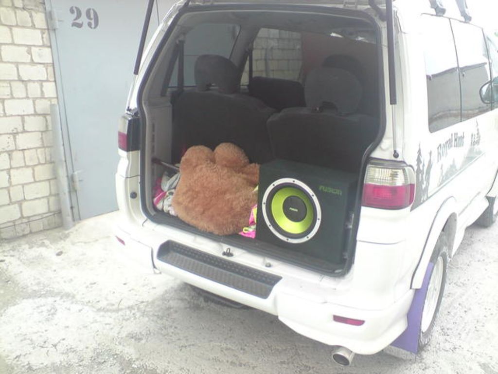 2000 Mitsubishi Delica