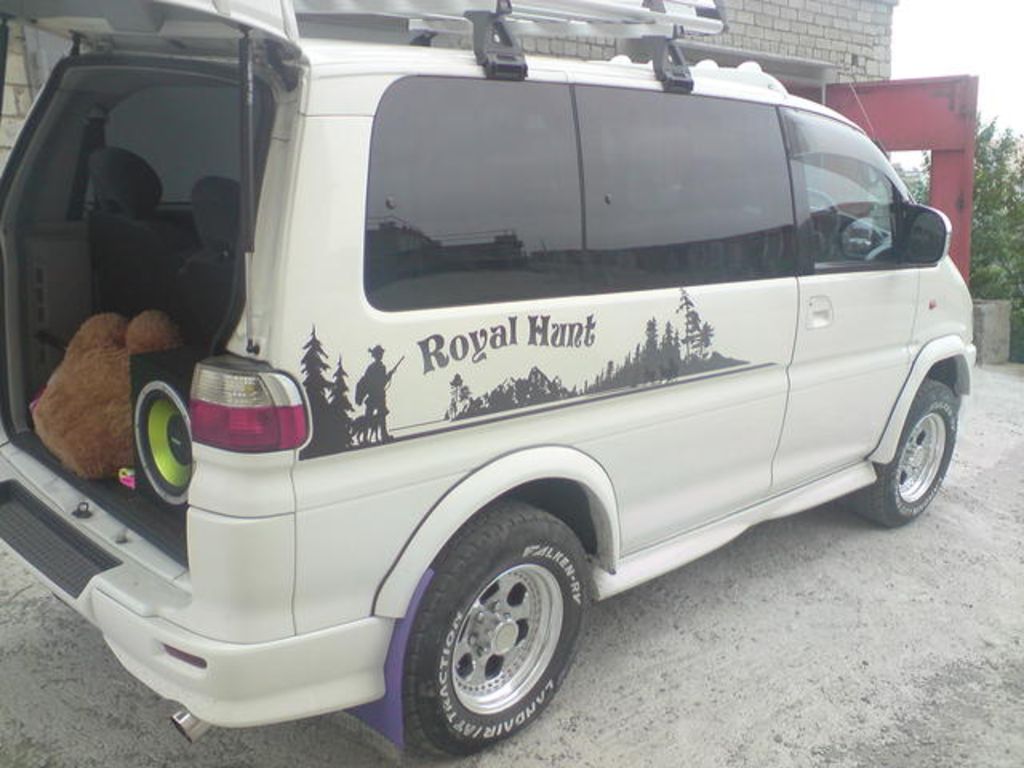 2000 Mitsubishi Delica
