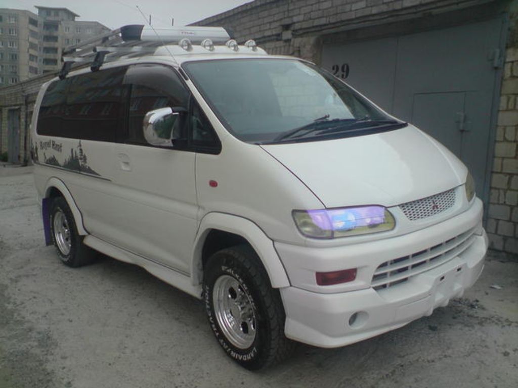 2000 Mitsubishi Delica
