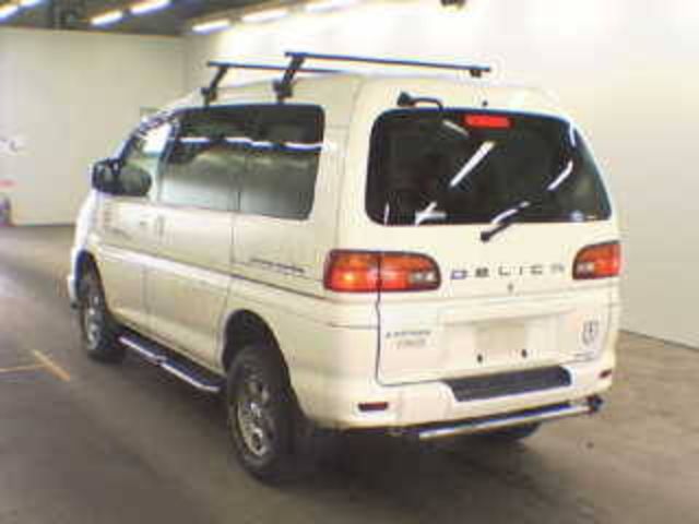 2000 Mitsubishi Delica