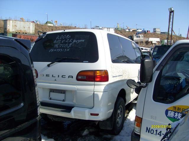 2000 Mitsubishi Delica