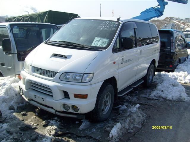 2000 Mitsubishi Delica