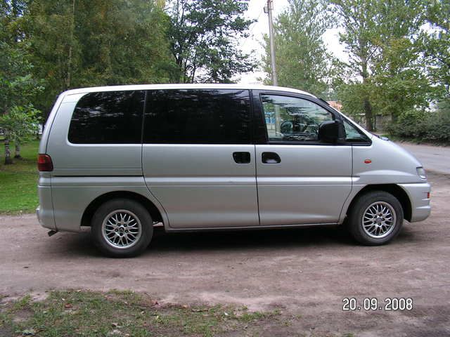 2000 Mitsubishi Delica