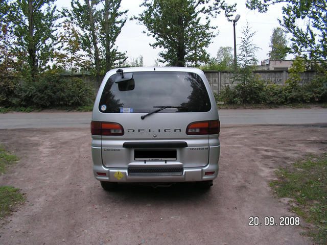 2000 Mitsubishi Delica