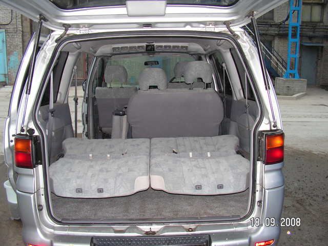 2000 Mitsubishi Delica