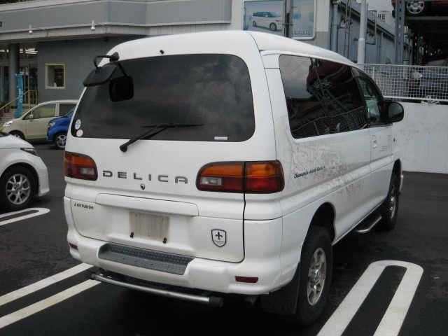 2000 Mitsubishi Delica