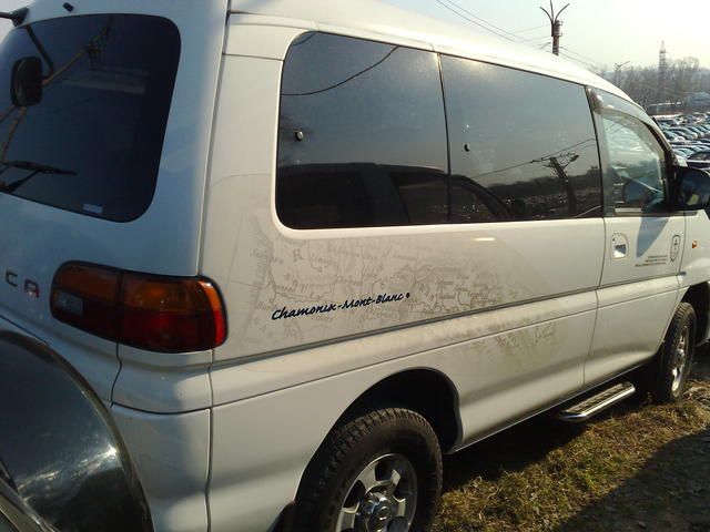 2000 Mitsubishi Delica