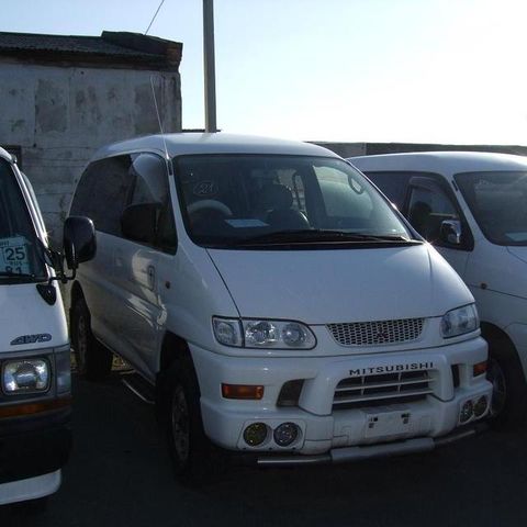2000 Mitsubishi Delica
