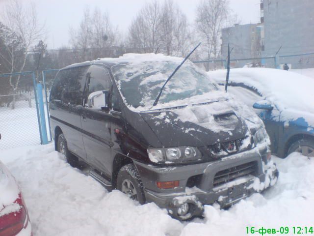 2000 Mitsubishi Delica