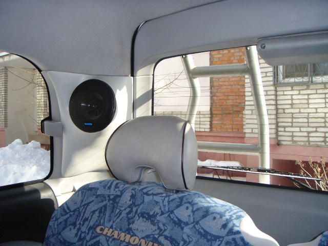 2000 Mitsubishi Delica