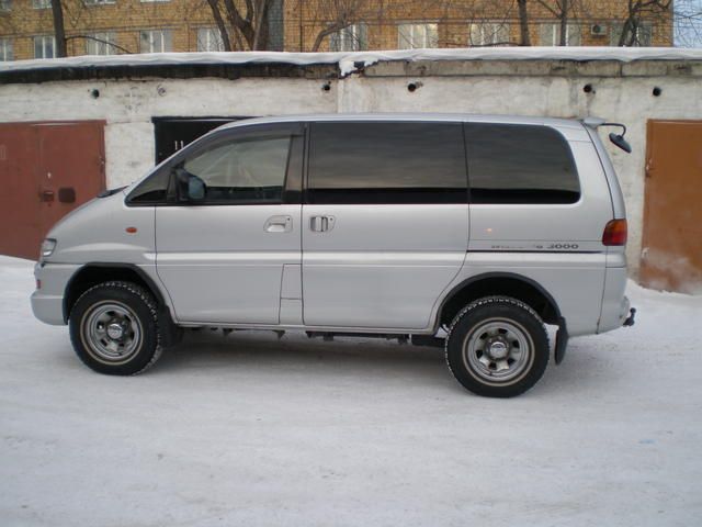 2000 Mitsubishi Delica