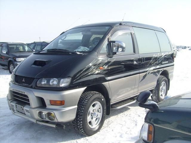 2000 Mitsubishi Delica
