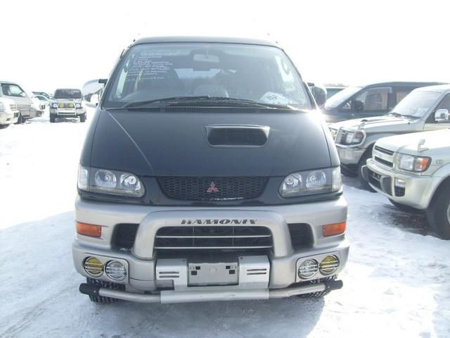 2000 Mitsubishi Delica