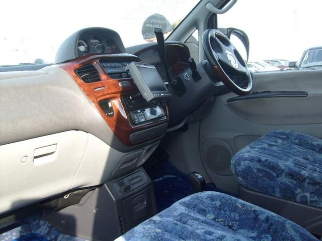 2000 Mitsubishi Delica