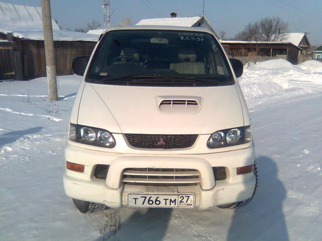 2000 Mitsubishi Delica