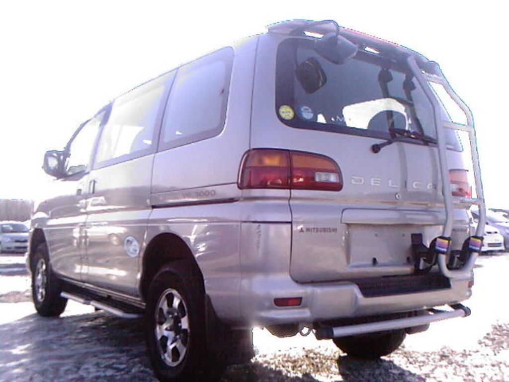 2000 Mitsubishi Delica