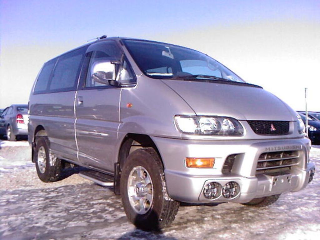 2000 Mitsubishi Delica