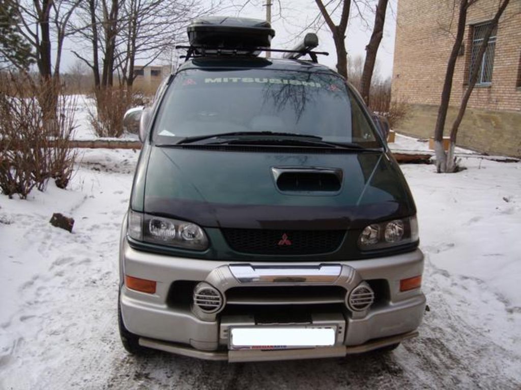 2000 Mitsubishi Delica