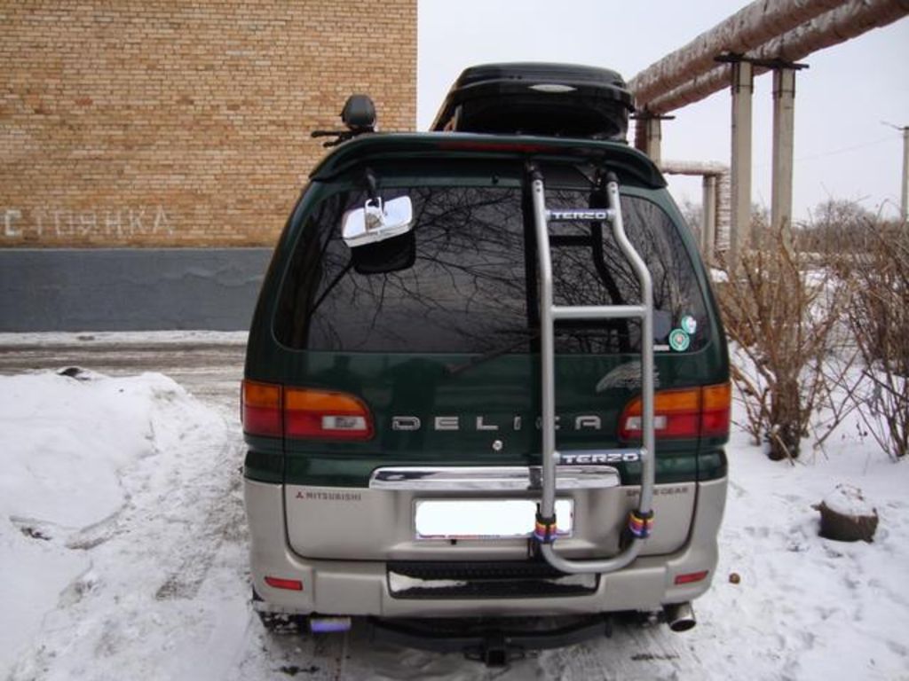 2000 Mitsubishi Delica