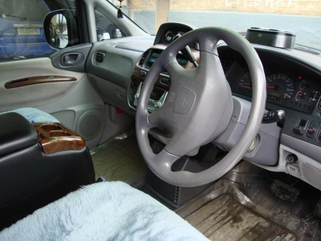 2000 Mitsubishi Delica