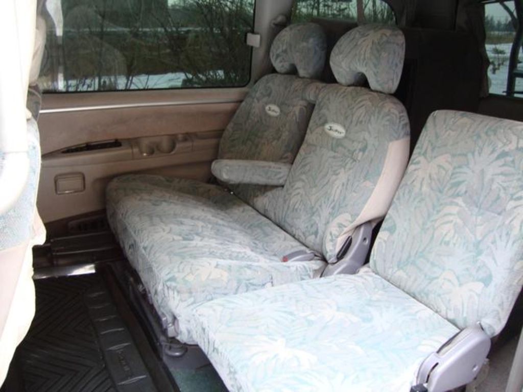2000 Mitsubishi Delica