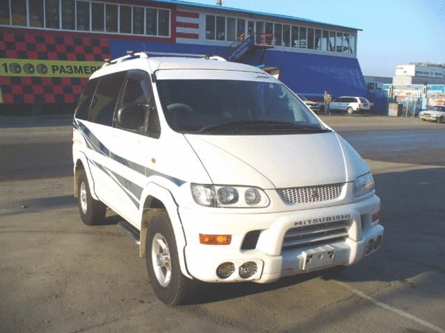 2000 Mitsubishi Delica