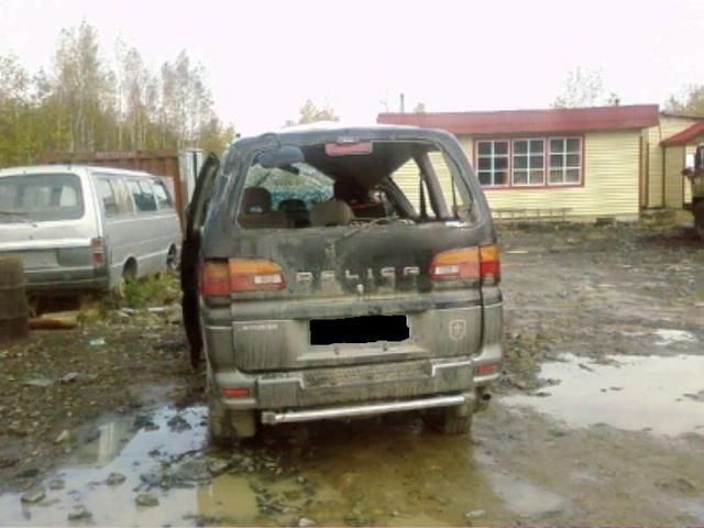 2000 Mitsubishi Delica