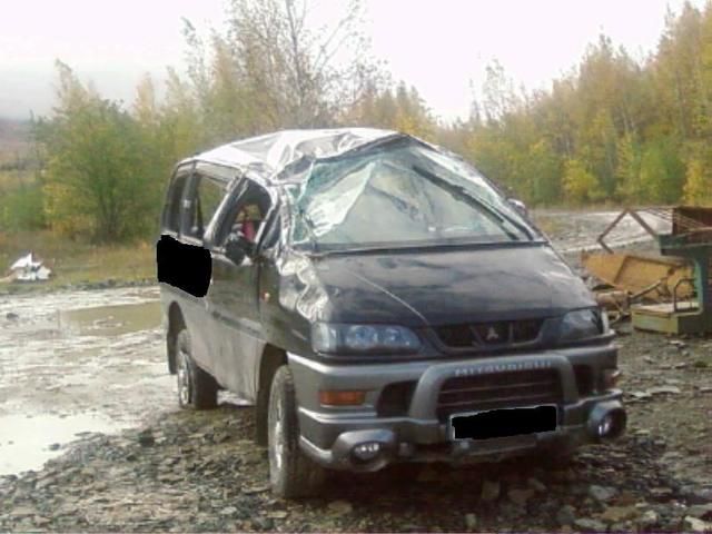 2000 Mitsubishi Delica