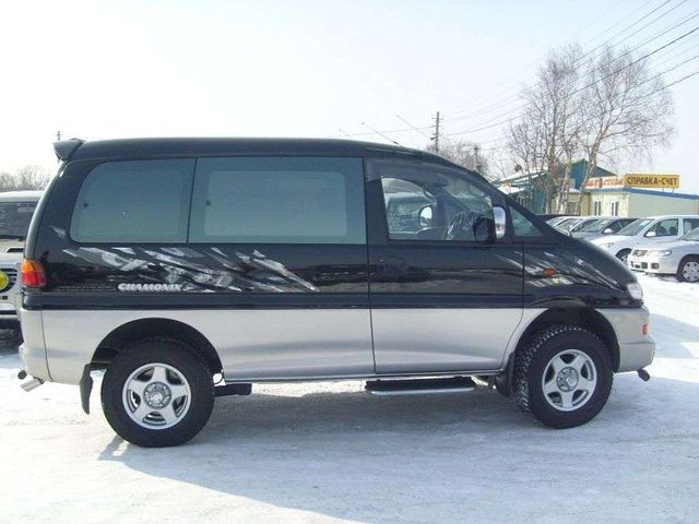 2000 Mitsubishi Delica