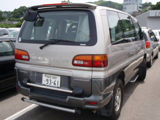 2000 Mitsubishi Delica