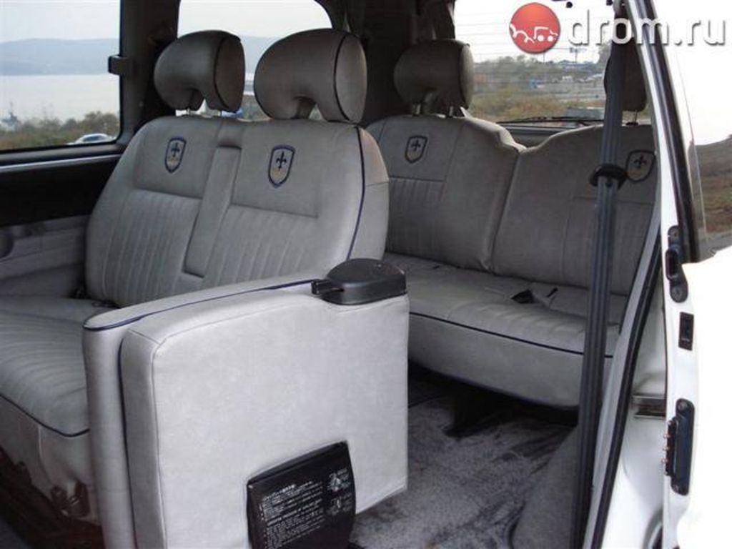 2000 Mitsubishi Delica