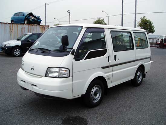 2000 Mitsubishi Delica Photos