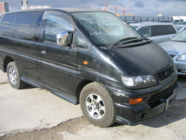 2000 Mitsubishi Delica Photos