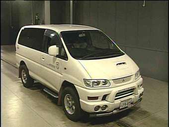2000 Mitsubishi Delica Pictures