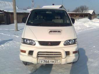 2000 Mitsubishi Delica Pictures