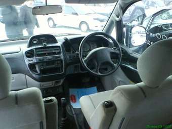 2000 Mitsubishi Delica Pictures