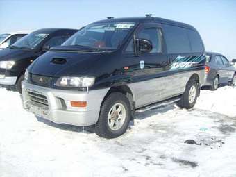 2000 Mitsubishi Delica Pictures