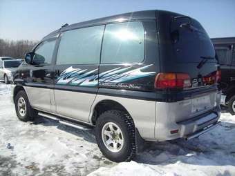 2000 Mitsubishi Delica Pictures