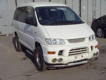 2000 Mitsubishi Delica Photos