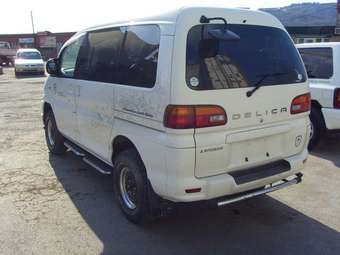 2000 Mitsubishi Delica Pictures