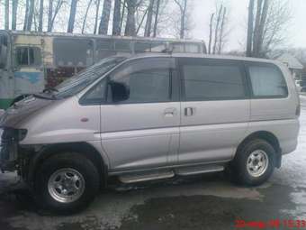 2000 Mitsubishi Delica Pictures