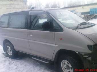 2000 Mitsubishi Delica Photos