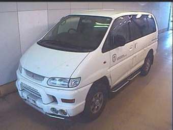 2000 Mitsubishi Delica Pictures