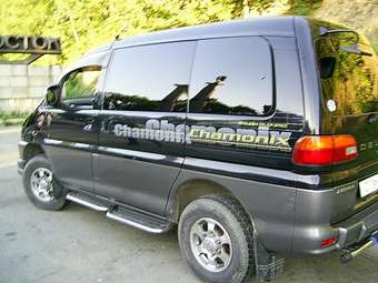 2000 Mitsubishi Delica Photos