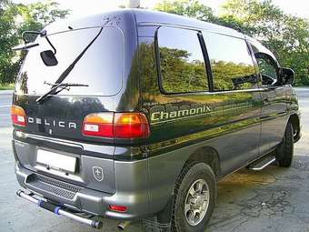 2000 Mitsubishi Delica Pictures