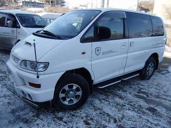 2000 Mitsubishi Delica Pics