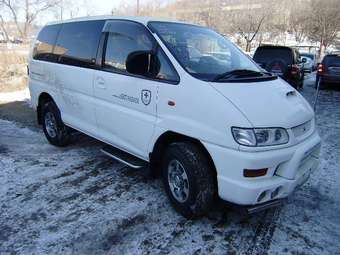 2000 Mitsubishi Delica Pictures